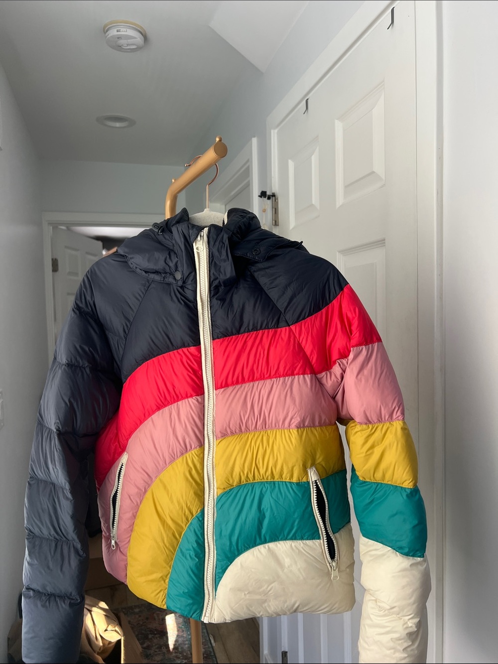 Marine Layer Archive Apres Puffer Jacket in Navy Rainbow Wave Small - Picture 6 of 10